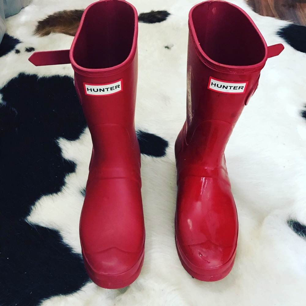 Short red Hunter rain boots
